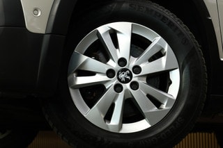 Thumbnail Mobil 4